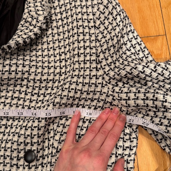 Akris Punto Black and White Tweed Double-Breasted Blazer - Picture 4 of 6